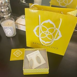 NWT Kendra Scott Dani Gold Earrings in White Pearl
